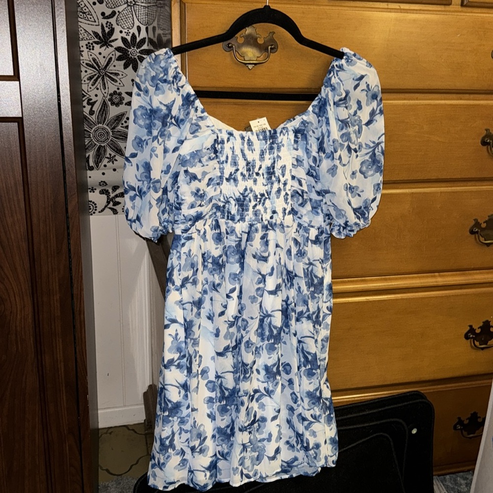 NWT Abercrombie blue floral babydoll dress. Size XS tall - Picture 2 of 6